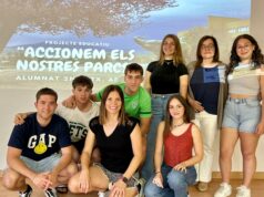 El Regidor de Joventut, la professora d'educació física, la Directora i alumnes participants del IES Pare Arques