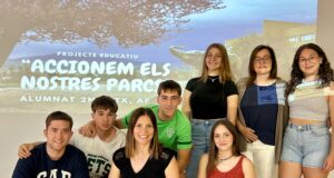 El Regidor de Joventut, la professora d'educació física, la Directora i alumnes participants del IES Pare Arques