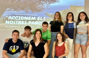 El Regidor de Joventut, la professora d'educació física, la Directora i alumnes participants del IES Pare Arques