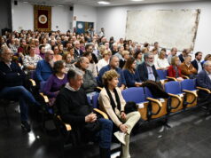 Públic assistent a una de les conferències programades pel Campus d'Alcoi de la UPV